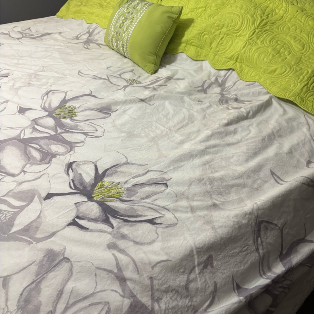 King size duvet in white with gray and green flowers.